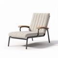 Poltrona beige con struttura in metallo e braccioli in legno misura 80 x 75 x 90cm