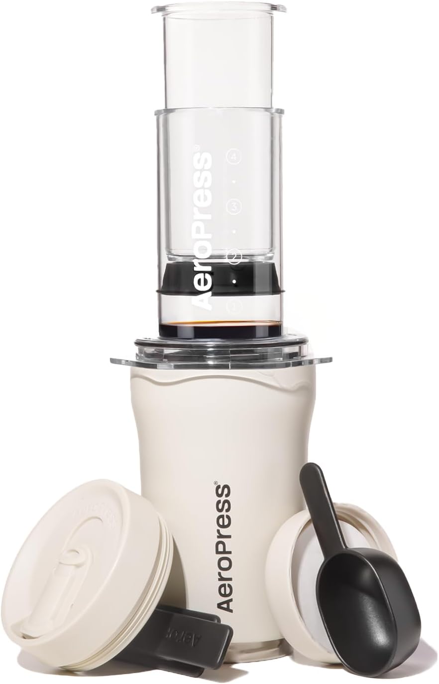 AeroPress Go Plus macchina da caffè portatile piccola, ideale per viaggio, campeggio  ufficio, French Press tutto-in-uno, macchina manuale espresso  pour-over, pronta in 2 min, Crema(Go Plus/Cream)